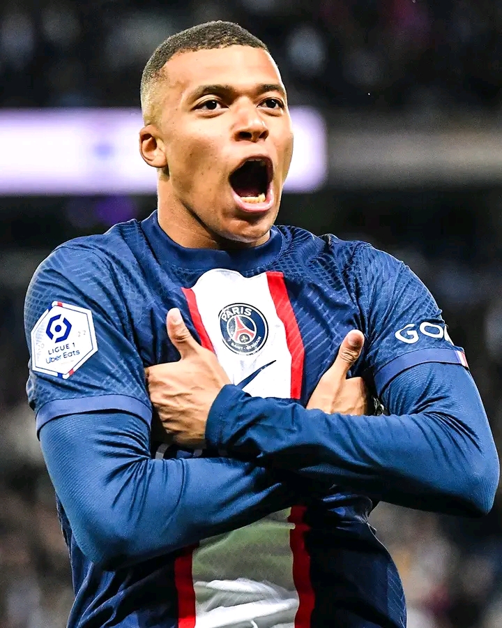 Mbappe Announces Leaving PSG