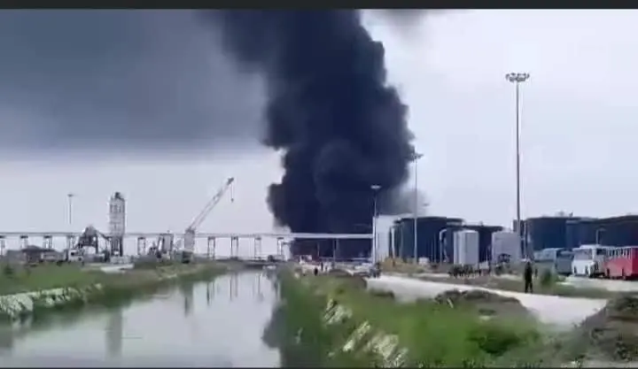 BREAKING: Fire Razes Dangote Refinery [VIDEO]