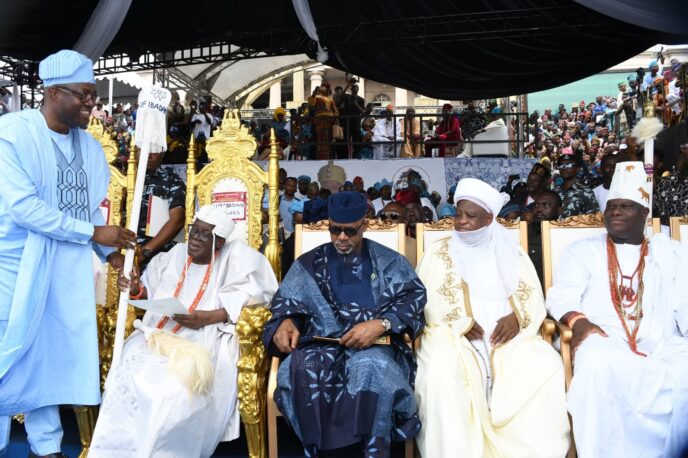 Makinde Presents Staff Or Office To New Olubadan