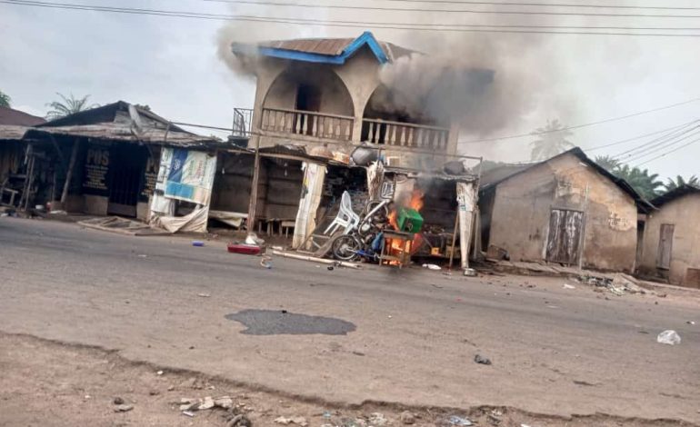 Two Killed, Palace Burnt as Monarchy Dispute Turns Violent In Osun