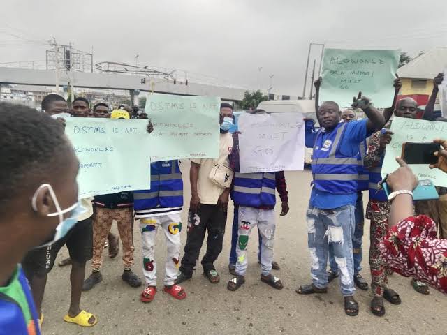 Adeleke's Appointee Extorting US - Osun Park Managers Protest, Chase OPMS Excos Out Of Office