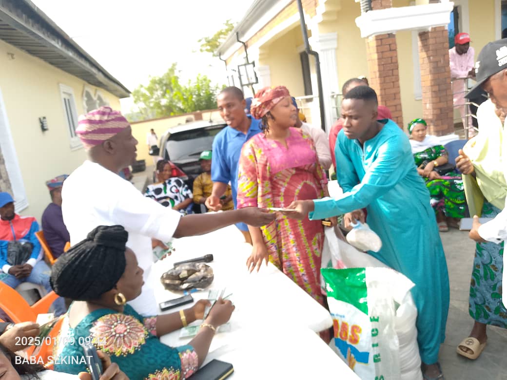 Encomiums Pour As Afolabi Distributes Food, Cash Gift To 2000 Residents To Celebrate His Birthday