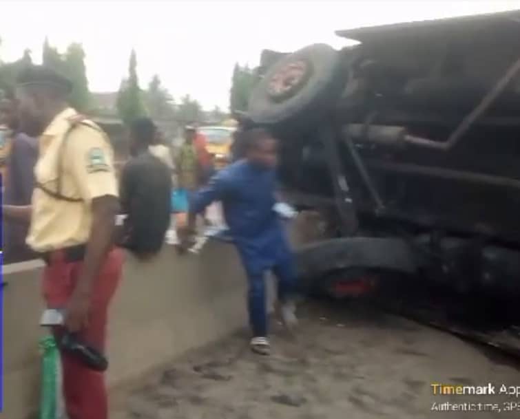 Eight Injured As Bus Crashes Into Median In Lagos