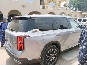 https://blazenewz.com/2025/02/12/davido-presents-suv-to-timi-of-ede/