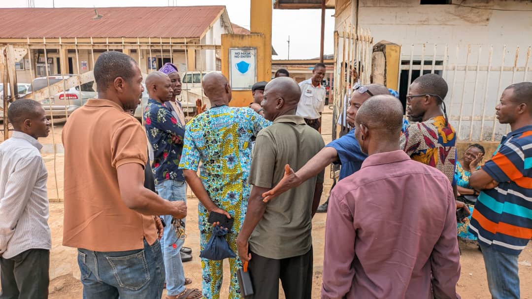 Residents Of Owode-Ede,Other Communities Take Protest To IBEDC Office Over Epileptic Power Supply