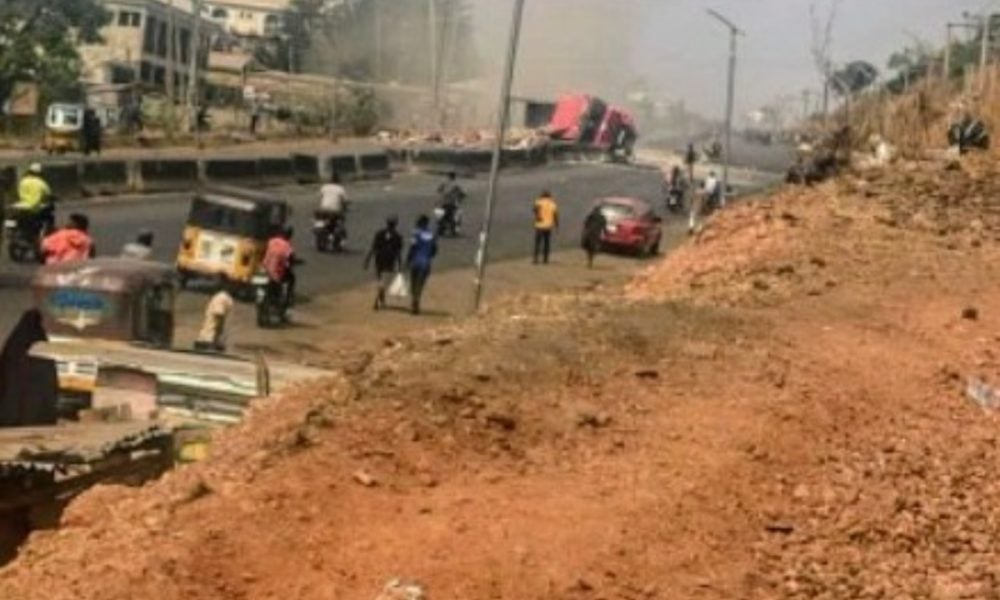 Fear Grips Lokoja residents panic as another truck loses control at Felele