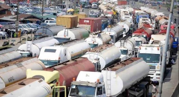 Nigerian Govt Bans 60,000-litre Fuel Tankers From March 1