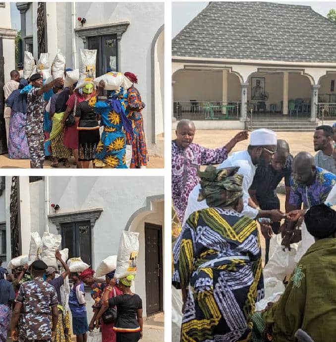 Ramadan: Aare Muslim Of Obaland, Alhaji Adeboye Distributes Food Items To 3,000 Resident