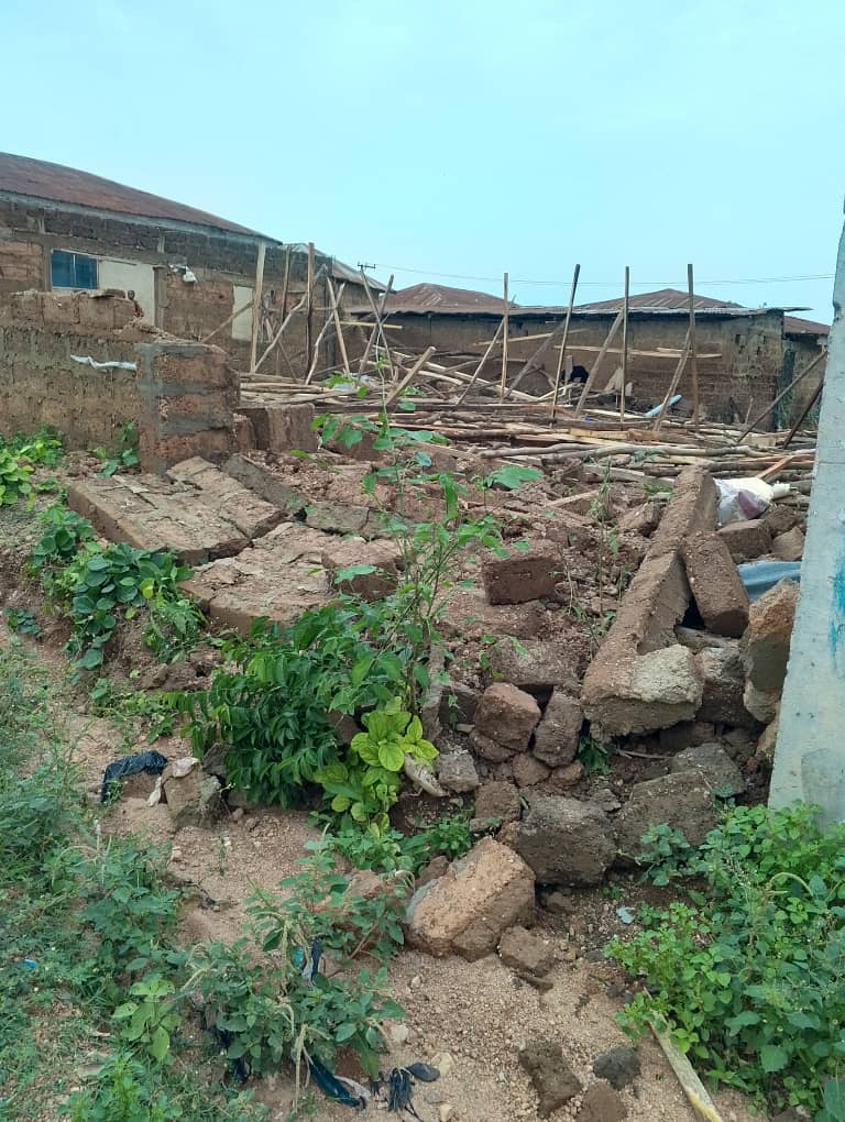 Osun : Ede Residents Raise Alarm Over Threat To Life Of Substandard Buildings Amidst Rain Storm