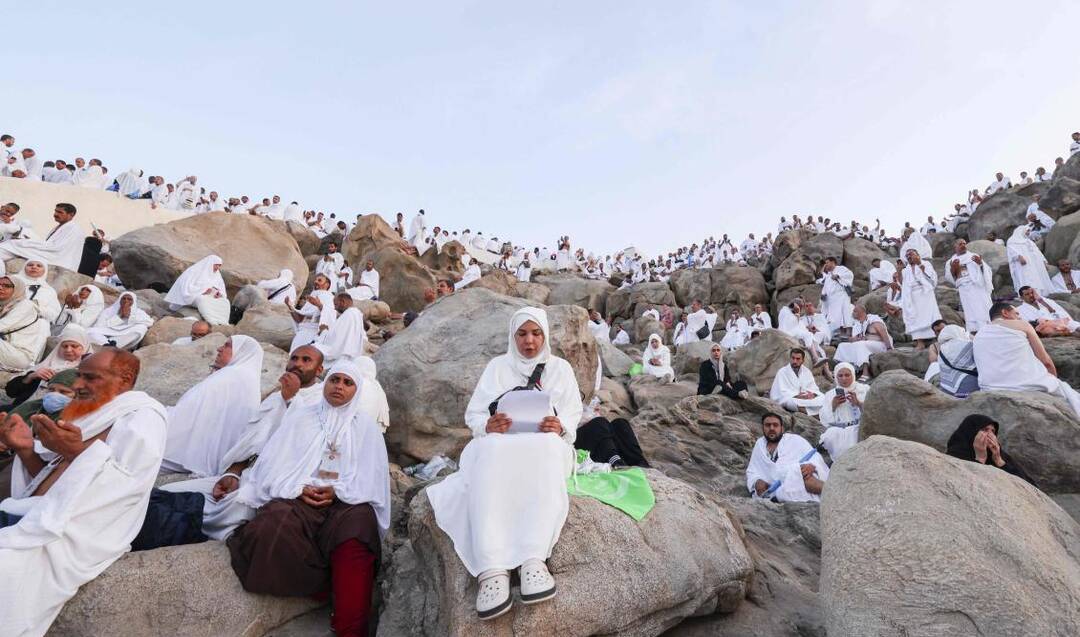 Muslim Pilgrims Pray At Mount Arafat In Hajj Apex